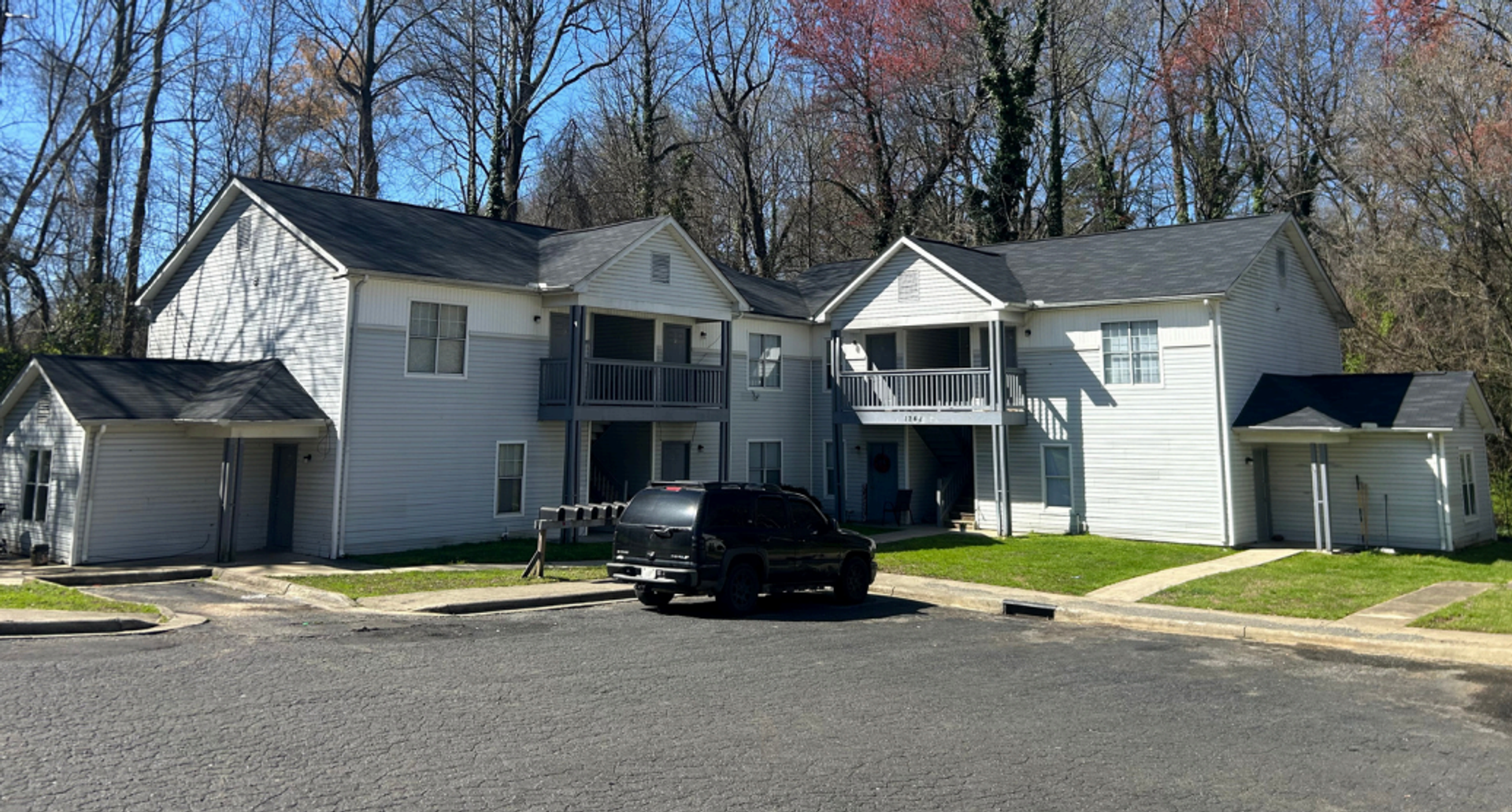 Charlotte Apartment: 1234 Saratoga Dr