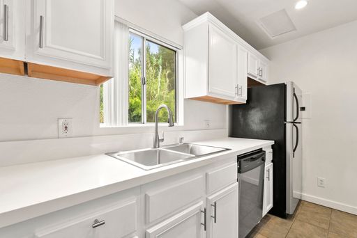 Renovated Bungalow in Prime Highland Park – photo 1