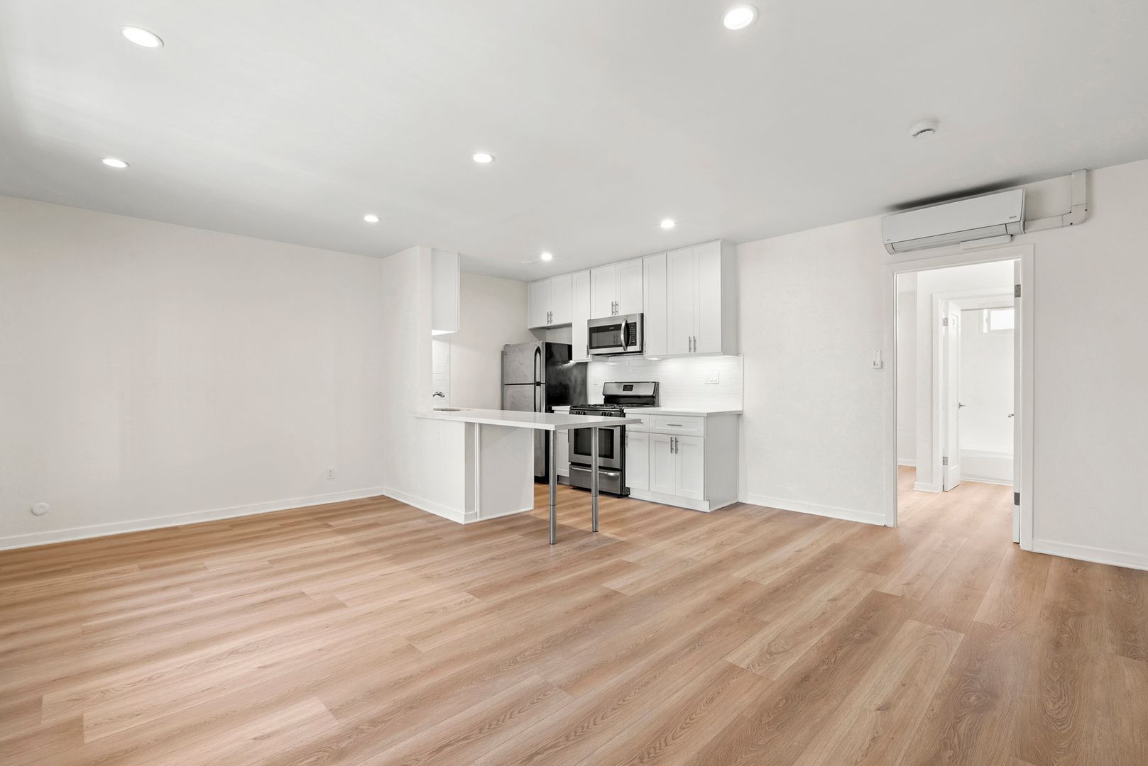 Los Angeles Apartment: 1454 Hi Point St