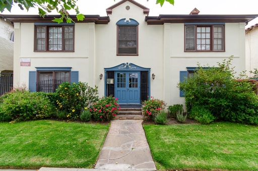 Renovated Studio in a Beautifully Restored 1920s Building – 1 Month FREE for the Next Approved Applicant with a Lease Starting Before October! – photo 1