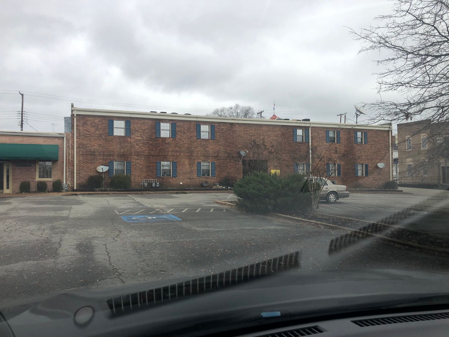 Searcy Condo: 205 1/2 Market