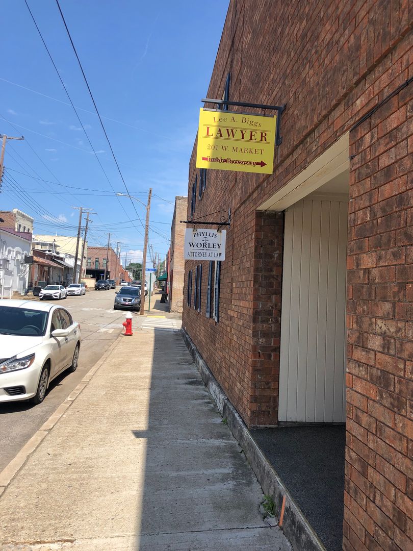 Searcy Condo: 205 1/2 Market