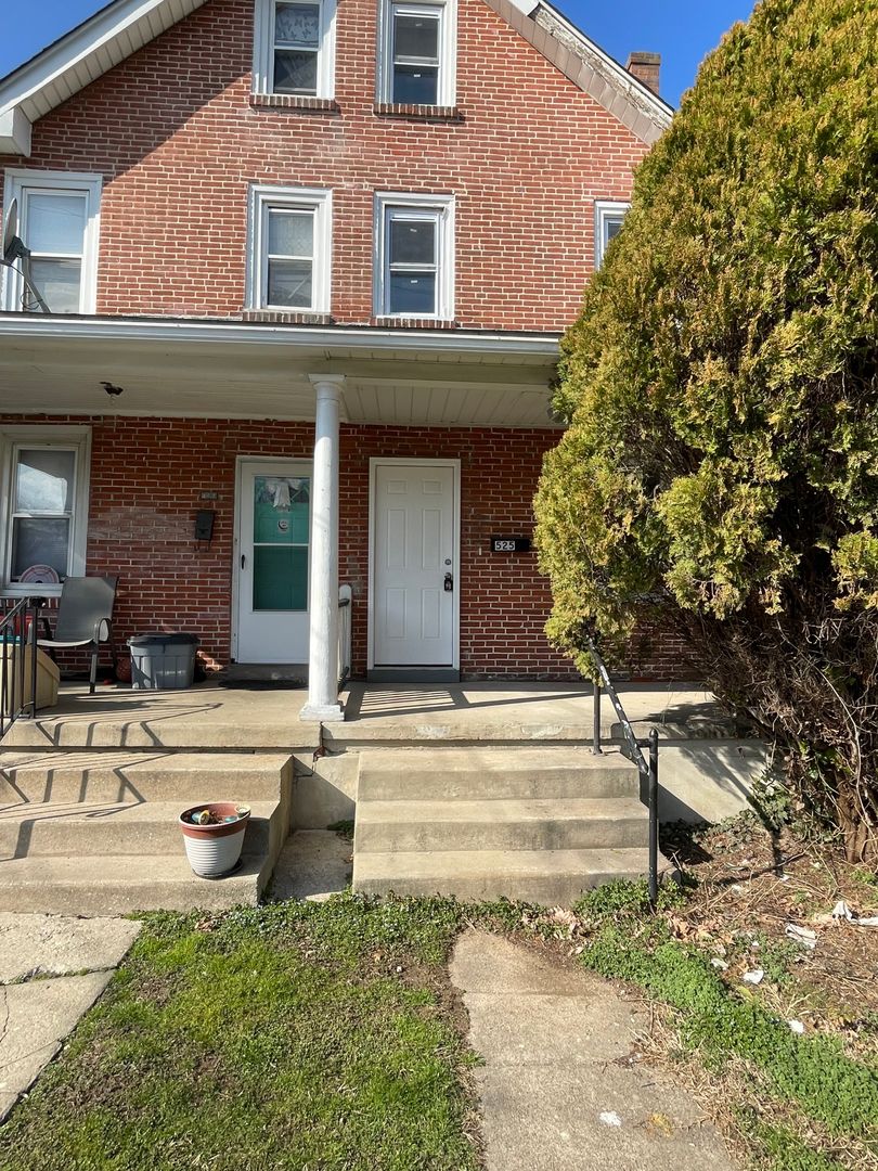 Clifton Heights House: 525 E. Broadway Ave.
