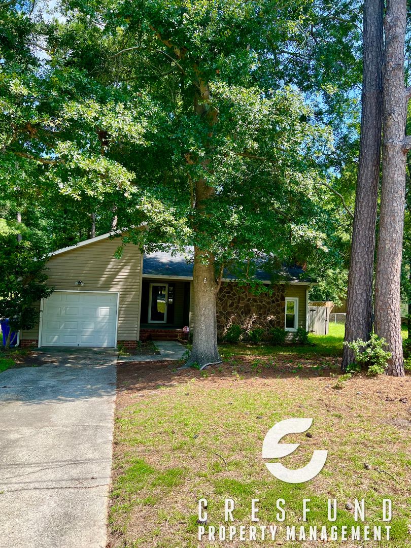 Fayetteville House: 5233