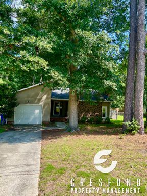 Charming 3 Bedroom, 2 Bathroom Home with Fenced Backyard – Minutes from Fort Bragg! – photo 1