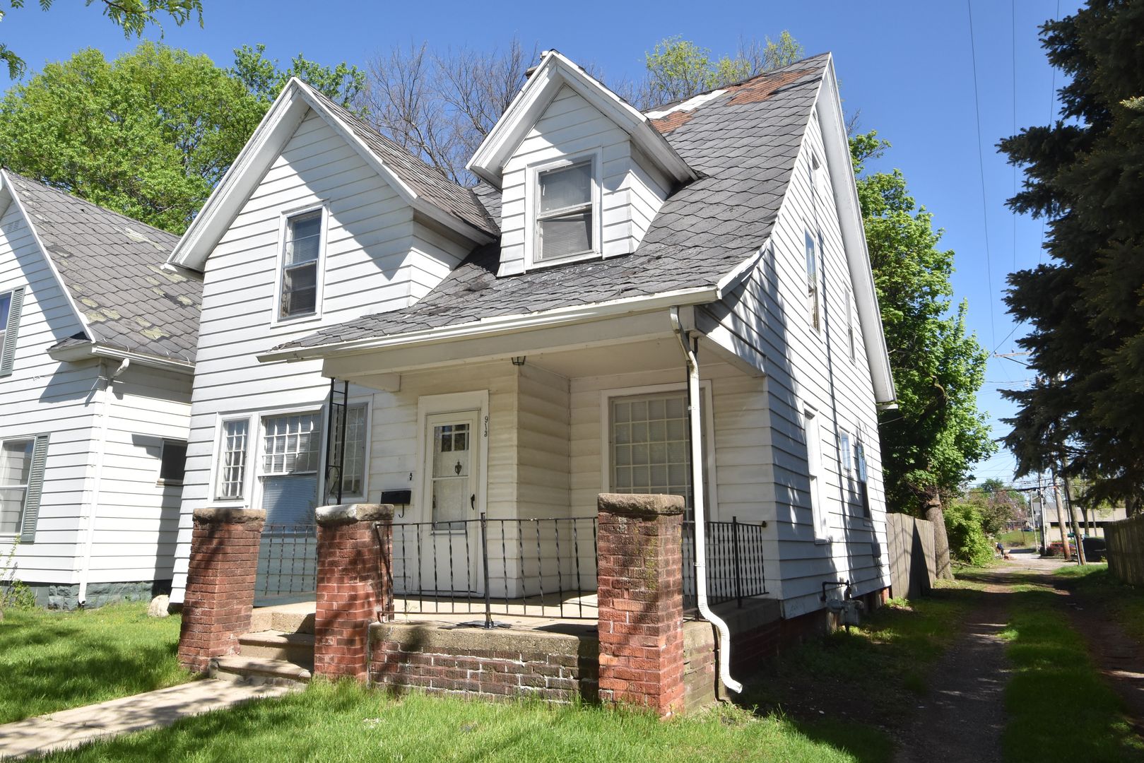 South Bend House: 913 E. Washington St.