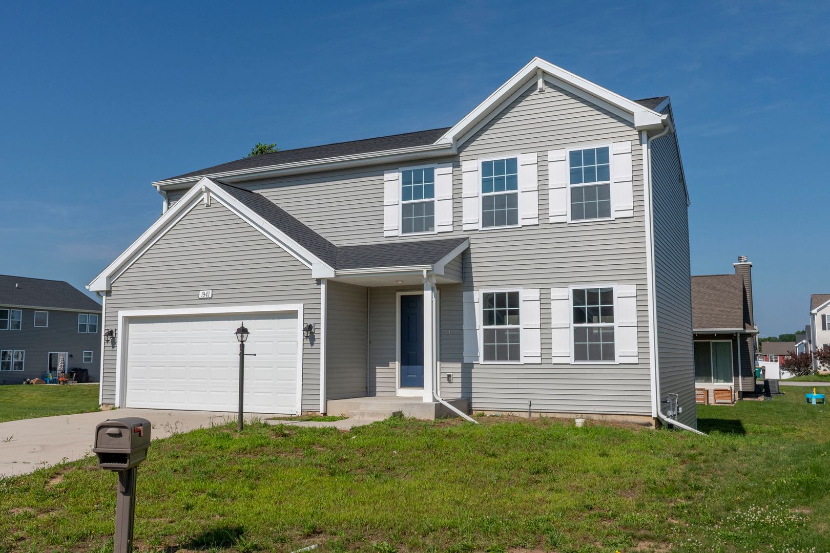 Mishawaka House: 1941 Blue Stem Ct