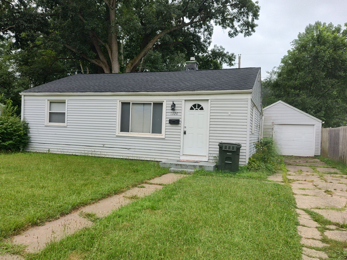 South Bend House: 1326 Eastbrook Dr