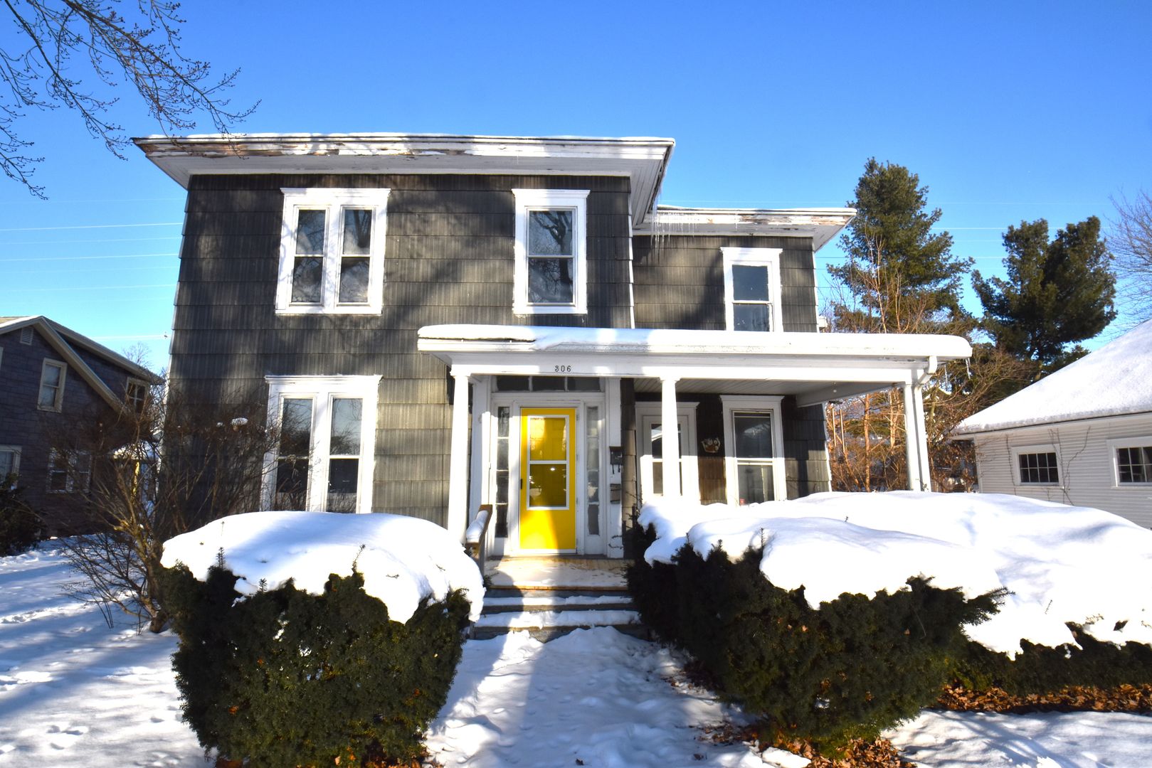Dowagiac Apartment: 306 Pennsylvania Ave.