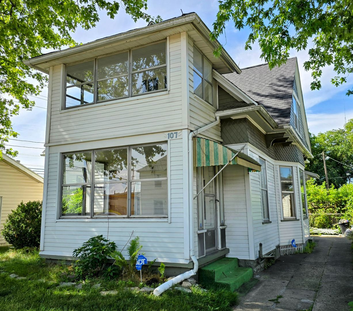 South Bend Apartment: 107 W Fairview