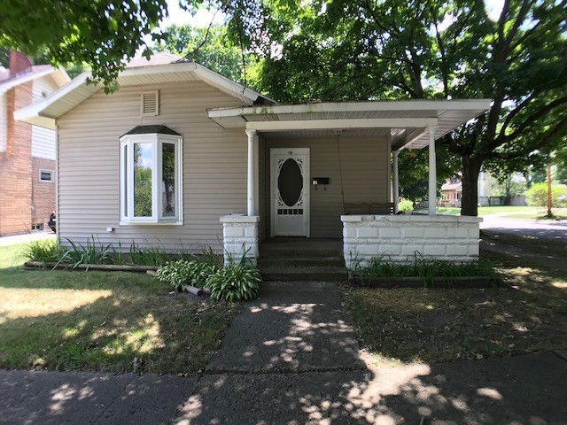 Buchanan House: 113 W Dewey St