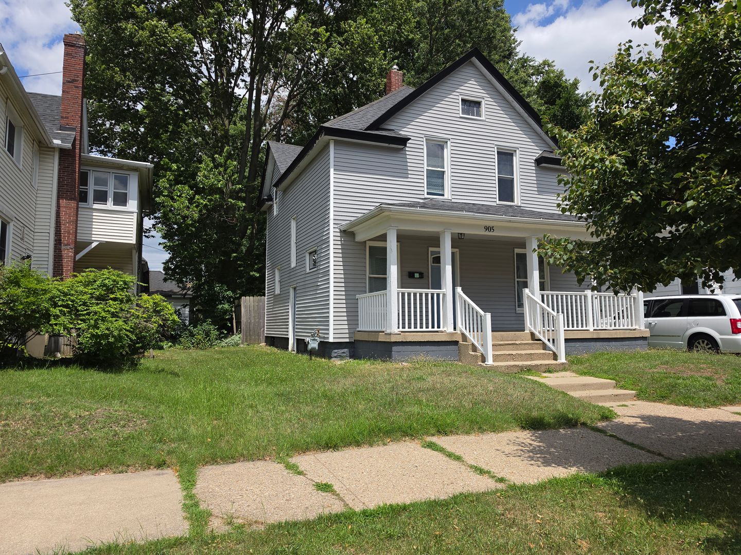 South Bend House: 905 E Washington St.