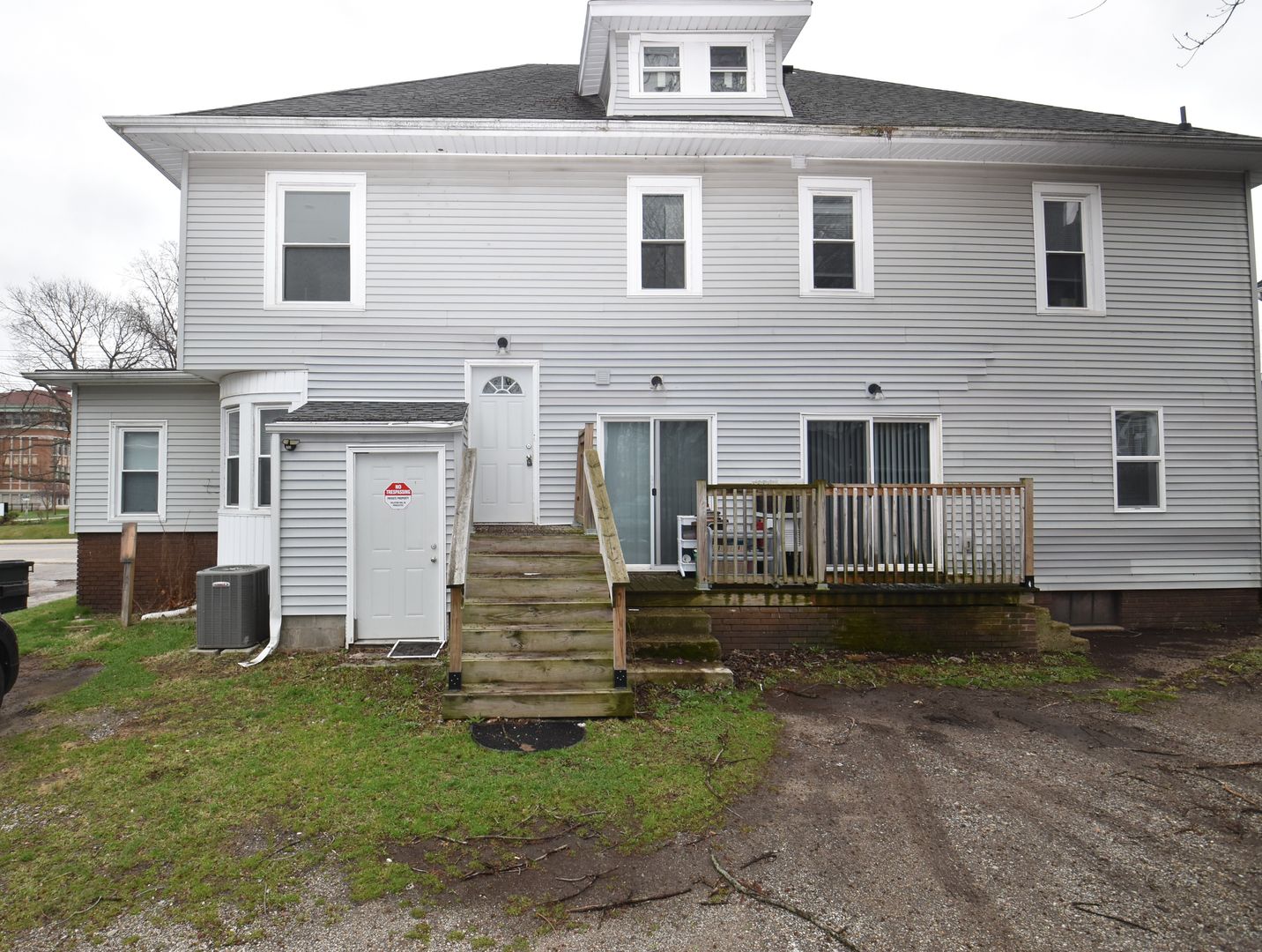 Mishawaka Apartment: 111-113  West St