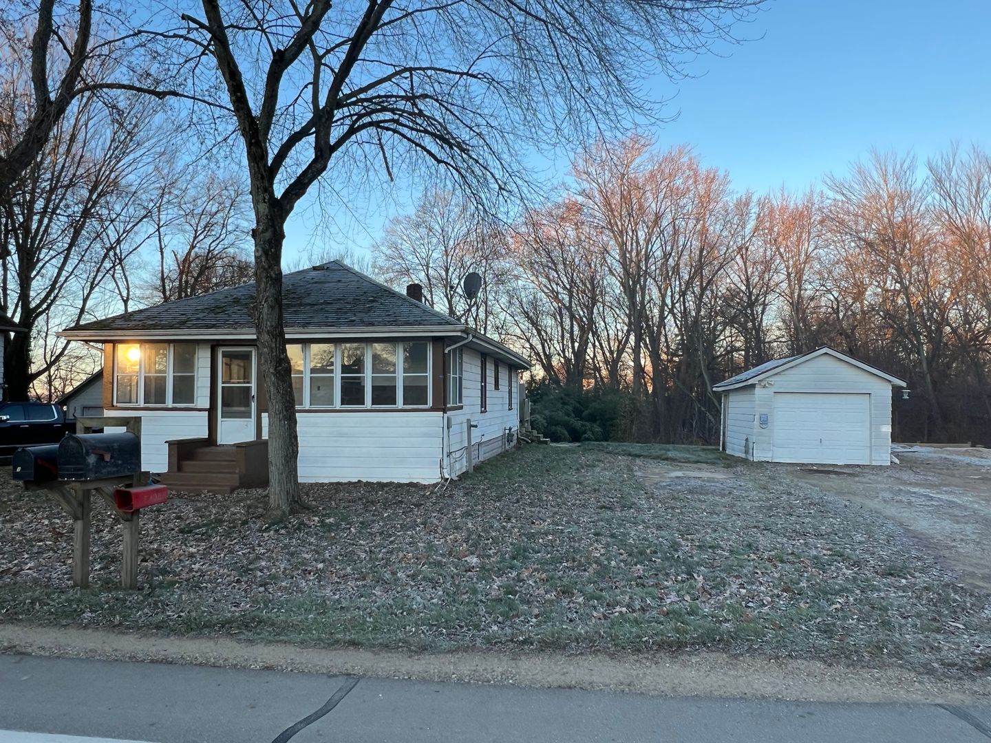 Niles House: 1324 Barron Lake Rd