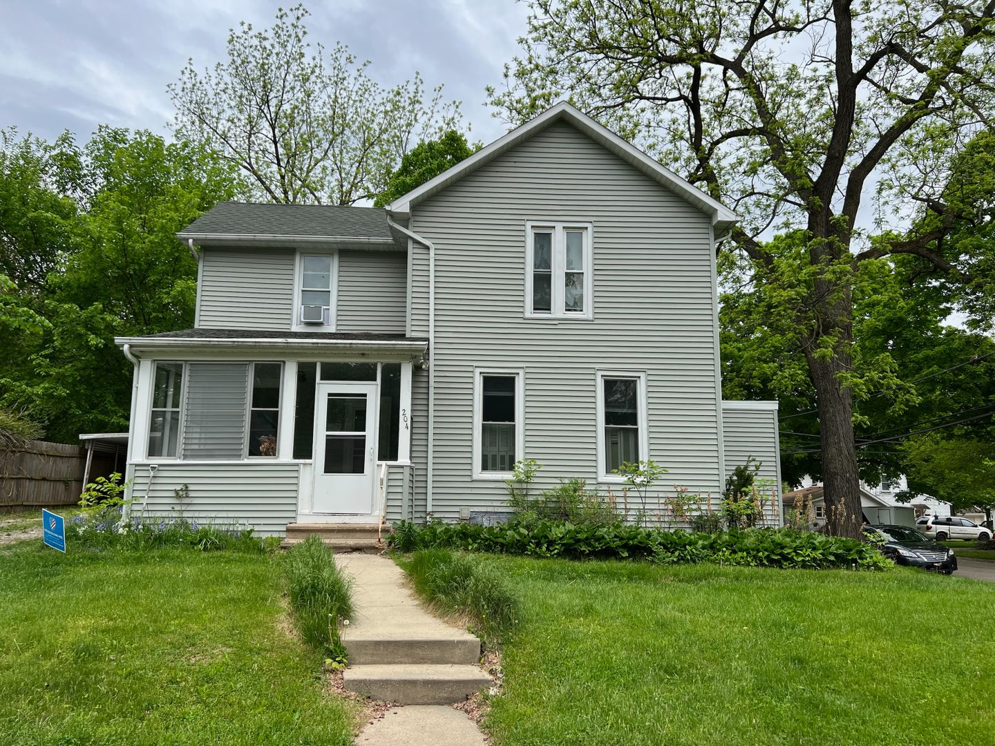 Niles Apartment: 204 S 4th St.