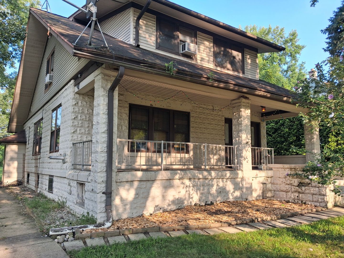 Galien House: 305 S. Cleveland
