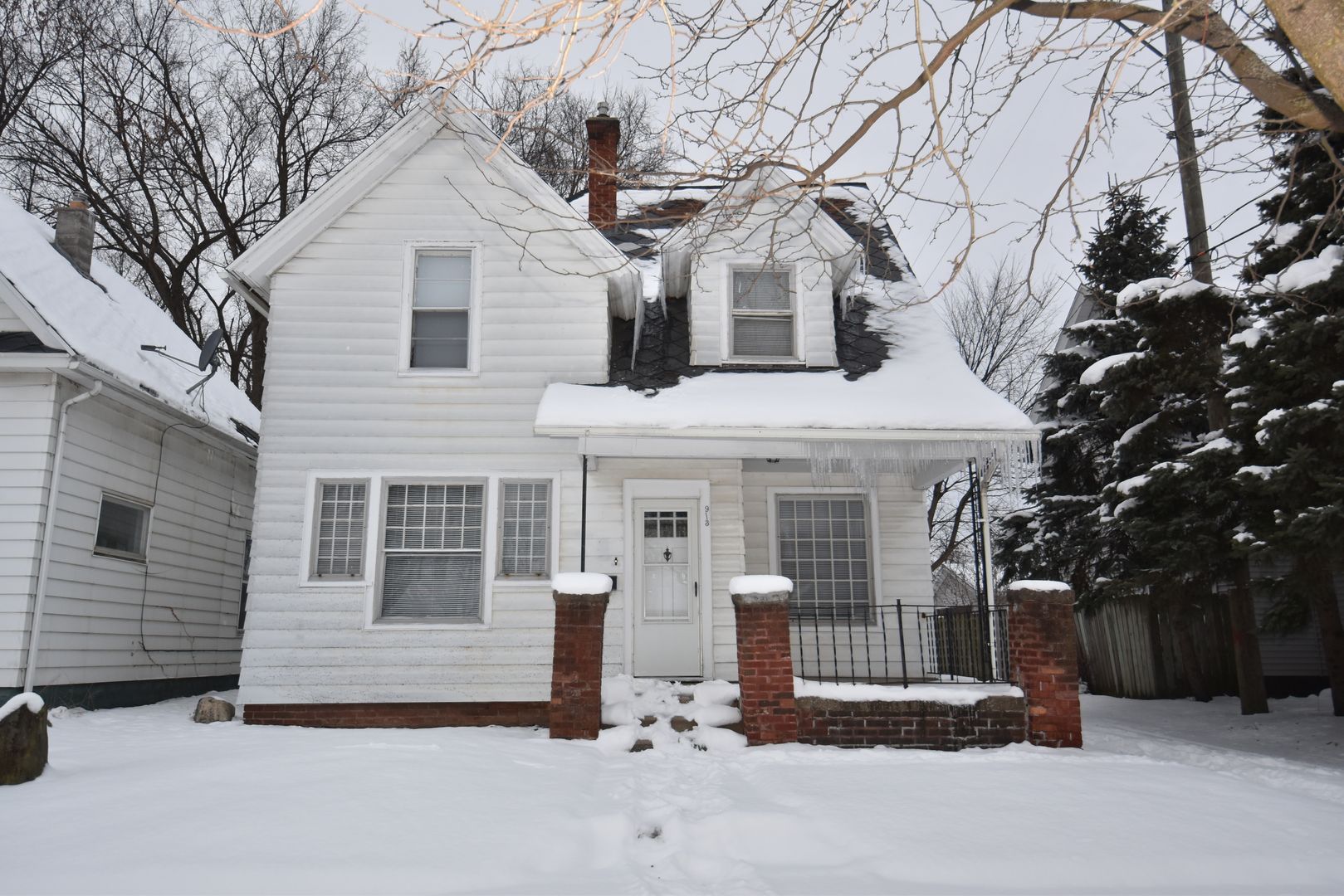 South Bend House: 913 E. Washington St.