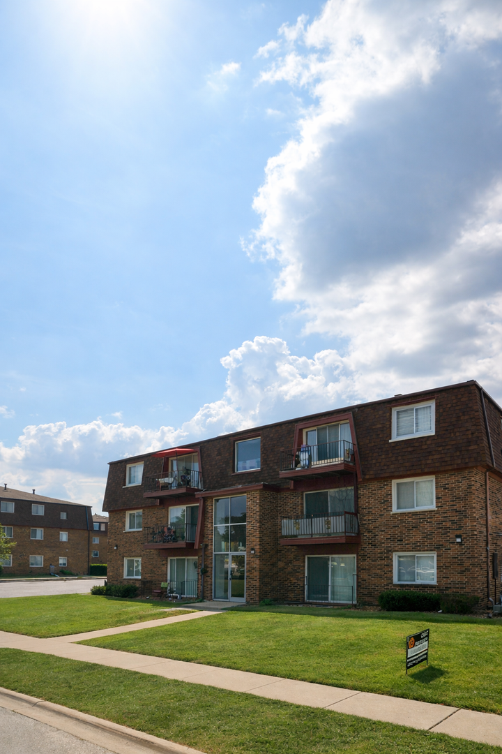 Tinley Park Apartment: 7121 W 166th St