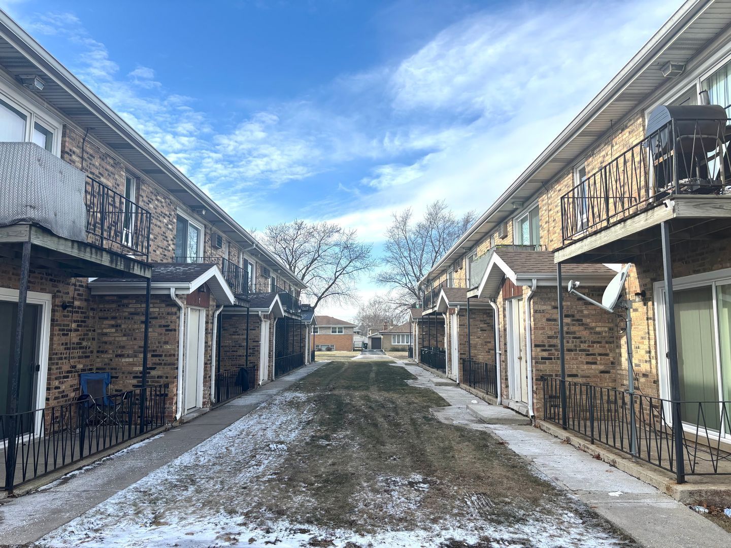 Bridgeview Apartment: 7712-24 S Harlem