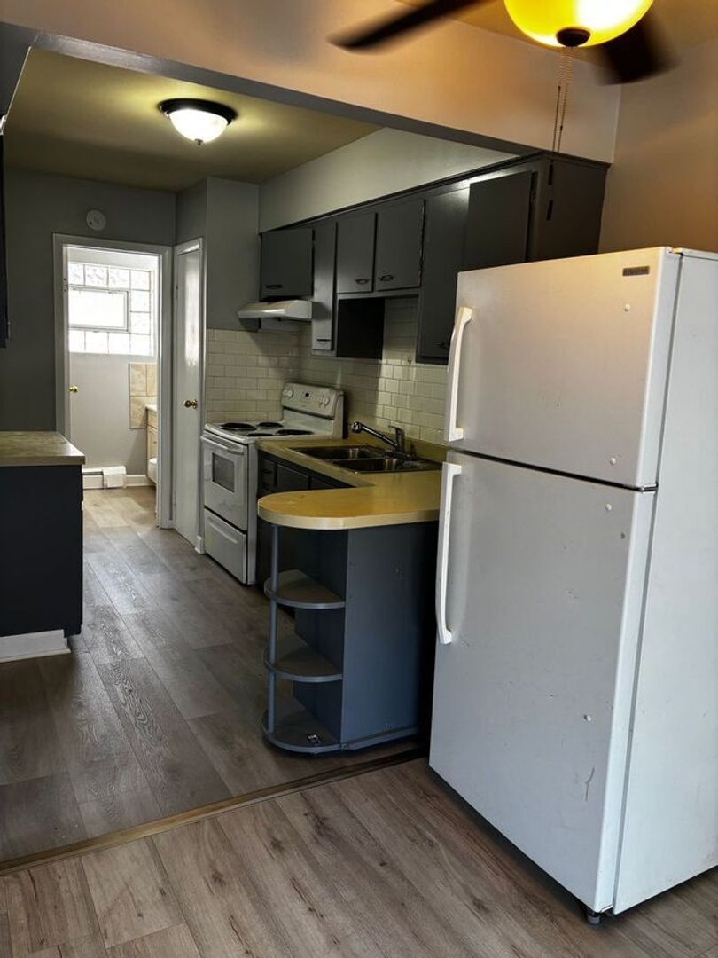 Stickney Apartment: 4319-21 S Harlem Ave