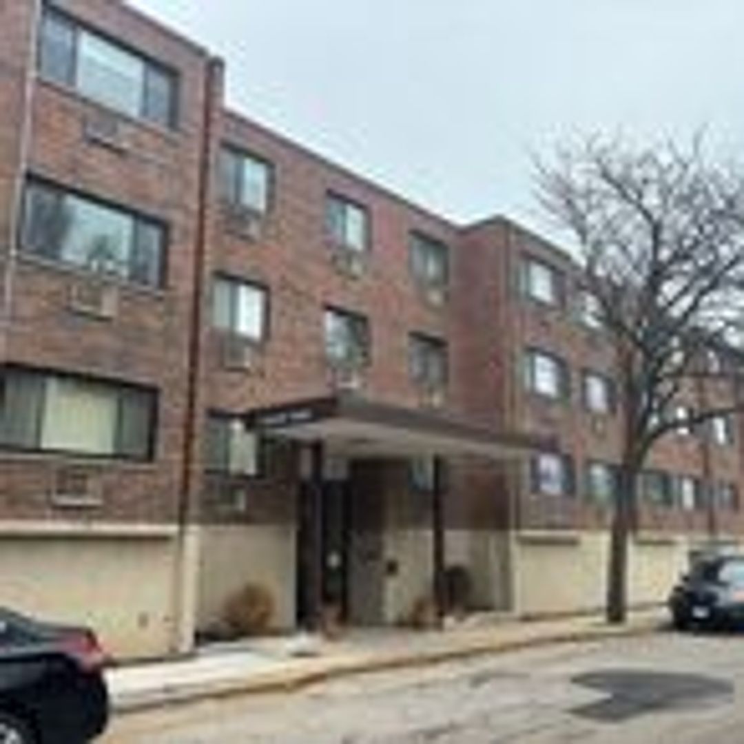 Kenosha Apartment: 5947 7th Ave