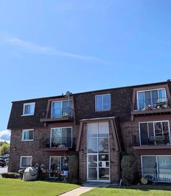 Charming 2-Bedroom Apartment in the Heart of Tinley Park – 7121 W 166th St