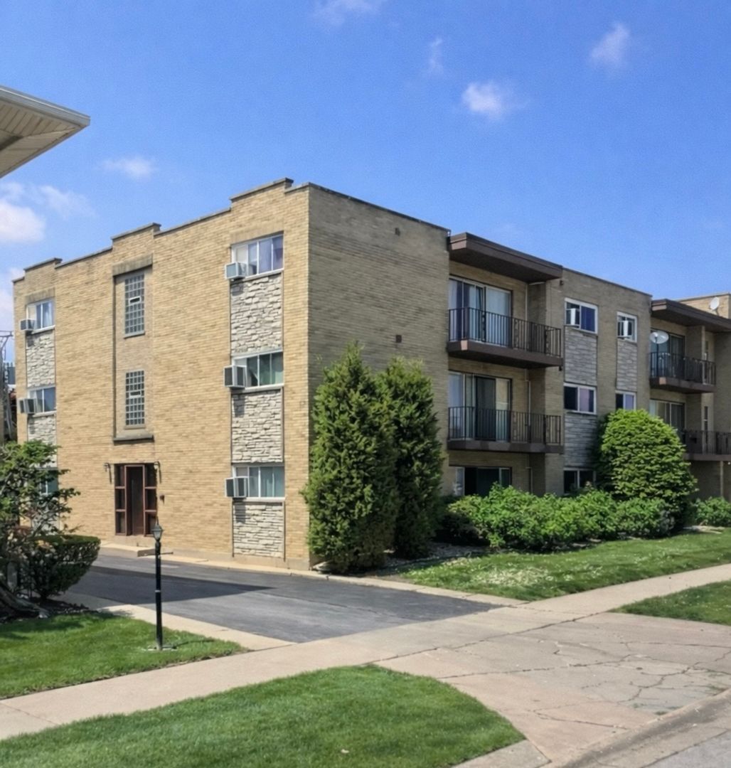 Oak Lawn Apartment: 10302-04 S Komensky Ave