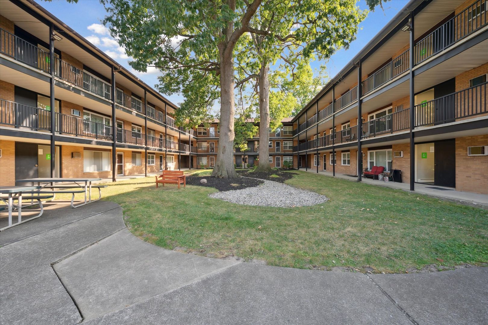 Toledo Apartment: 3838 W Sylvania Ave