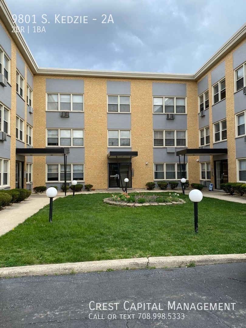 Evergreen Park Apartment: 9801-11 S Kedzie Ave