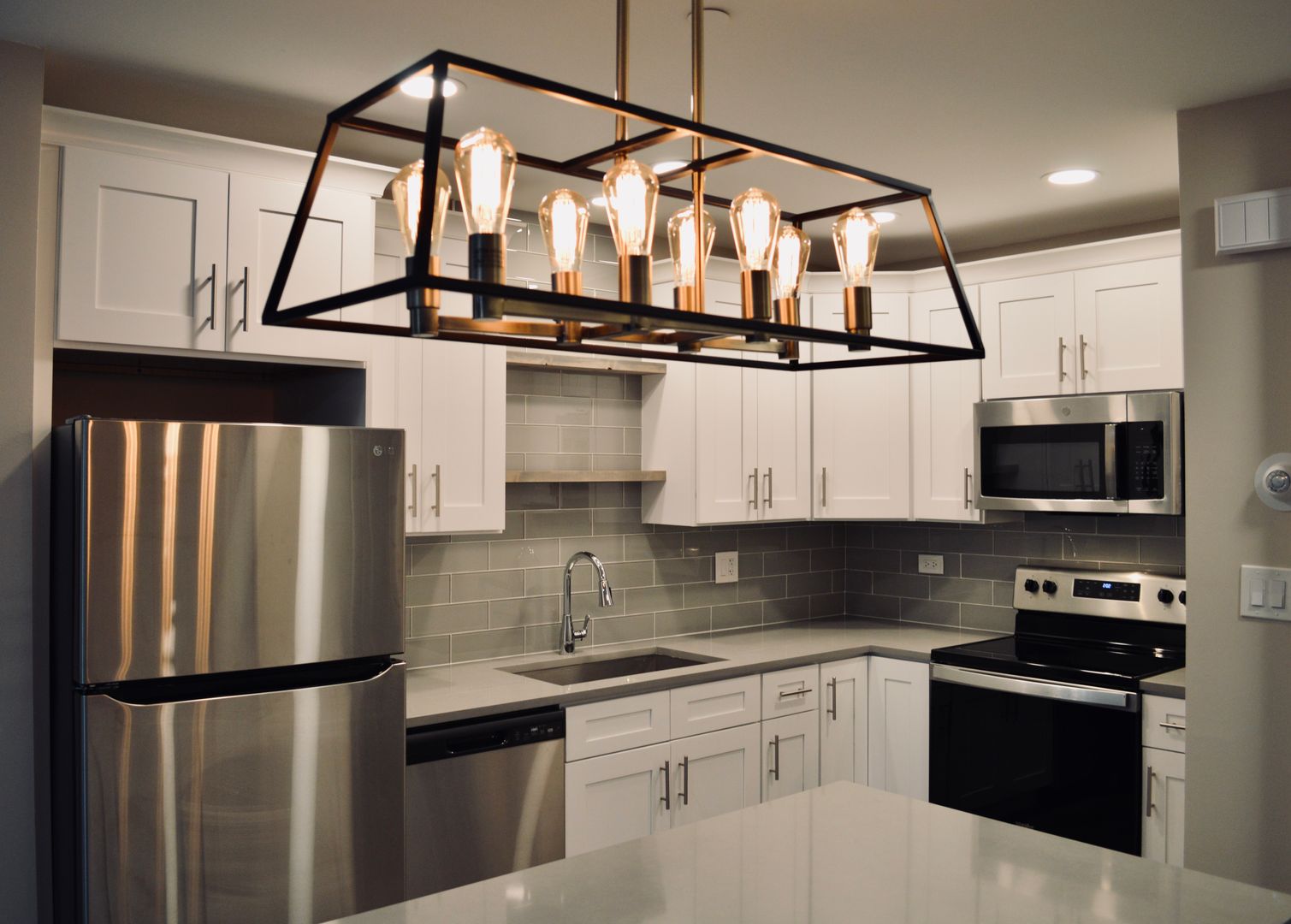 Clarendon Hills Apartment: 4 Walker Ave