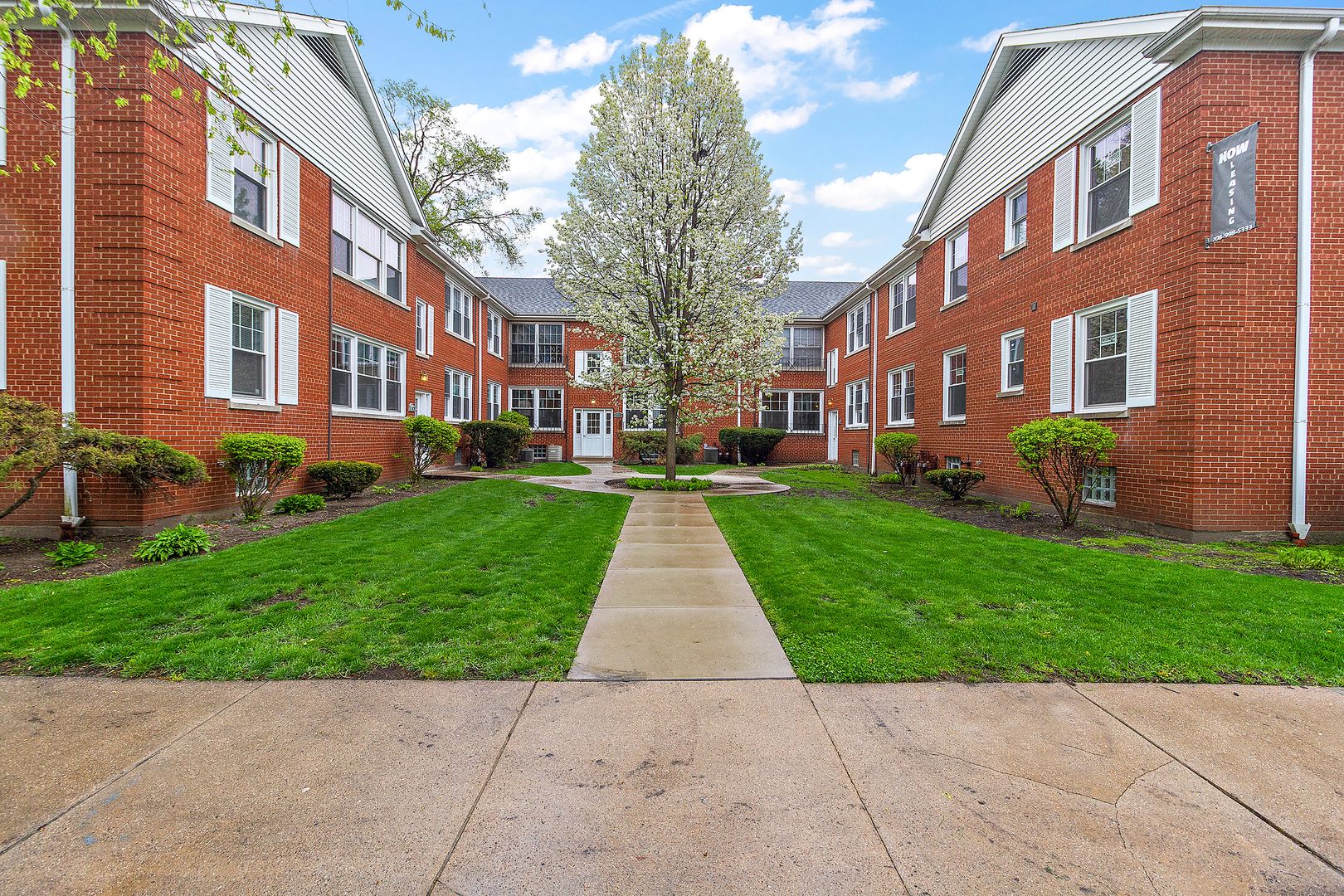 Chicago Apartment: 11021-45 S Artesian Ave