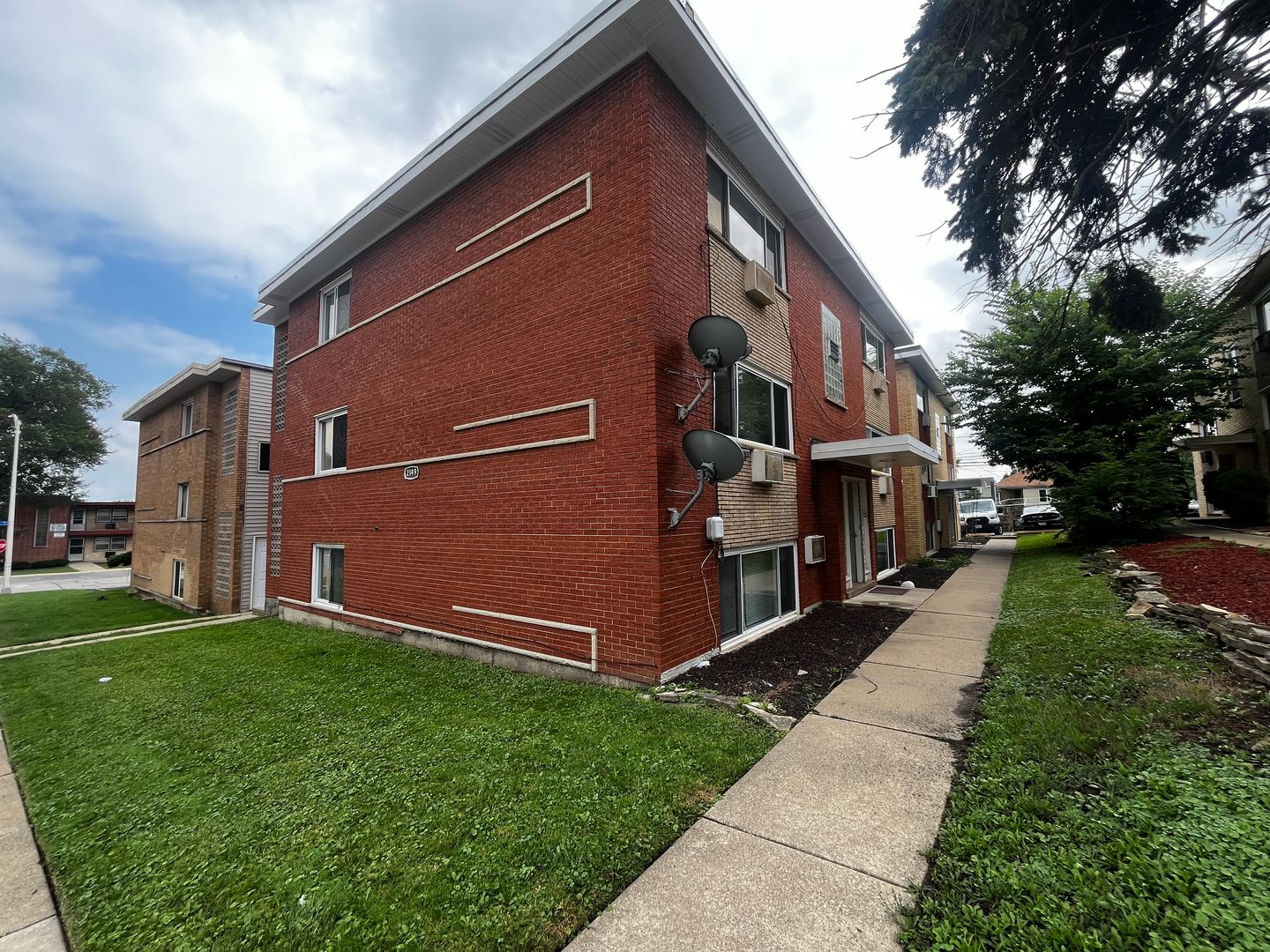 Blue Island Apartment: 2149-2151 W. 119th St