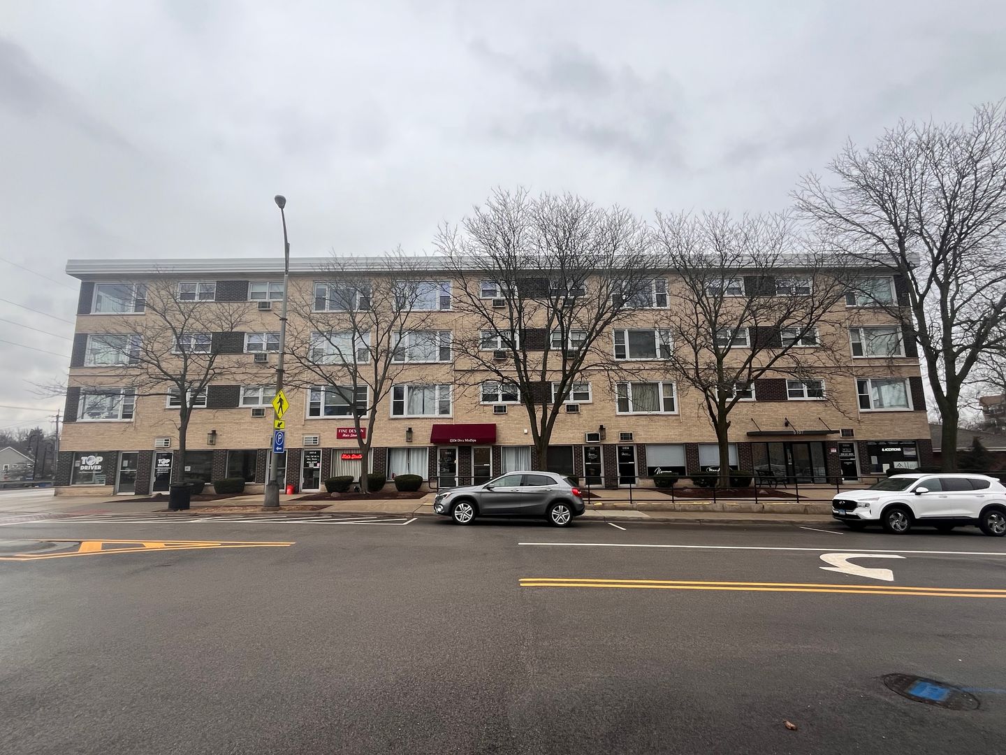 Downers Grove Apartment: 5107 Washington St