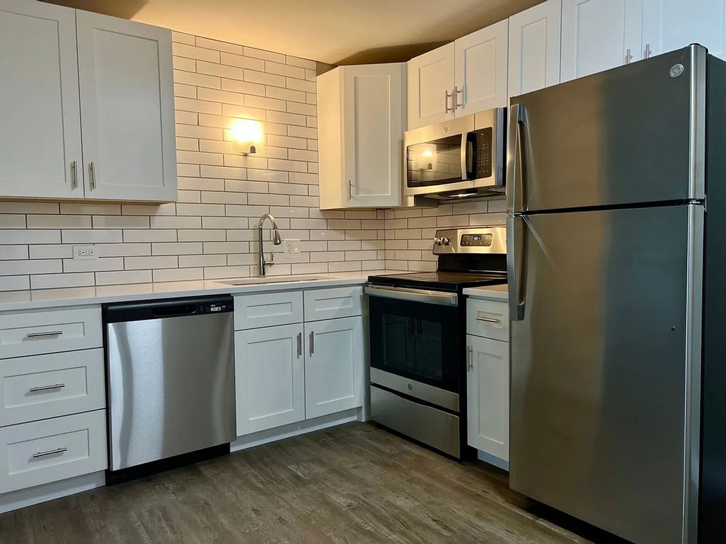 Lisle Apartment: 4955 Fender Road