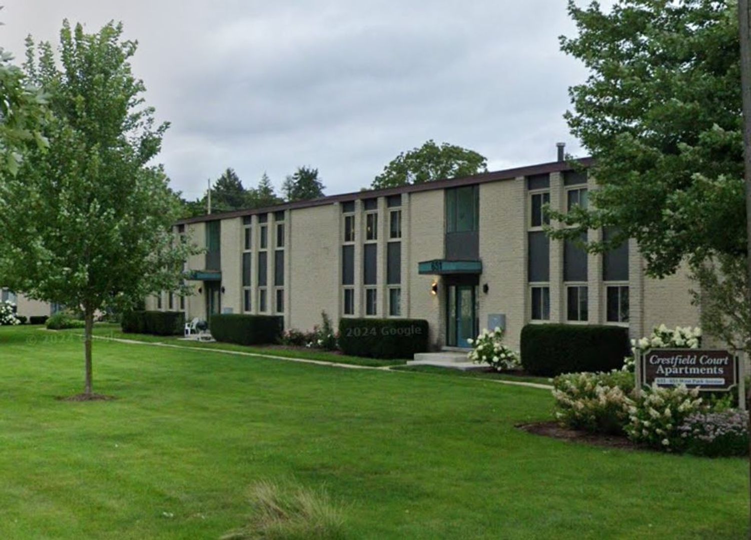 Libertyville Apartment: 633-651 W Park Ave