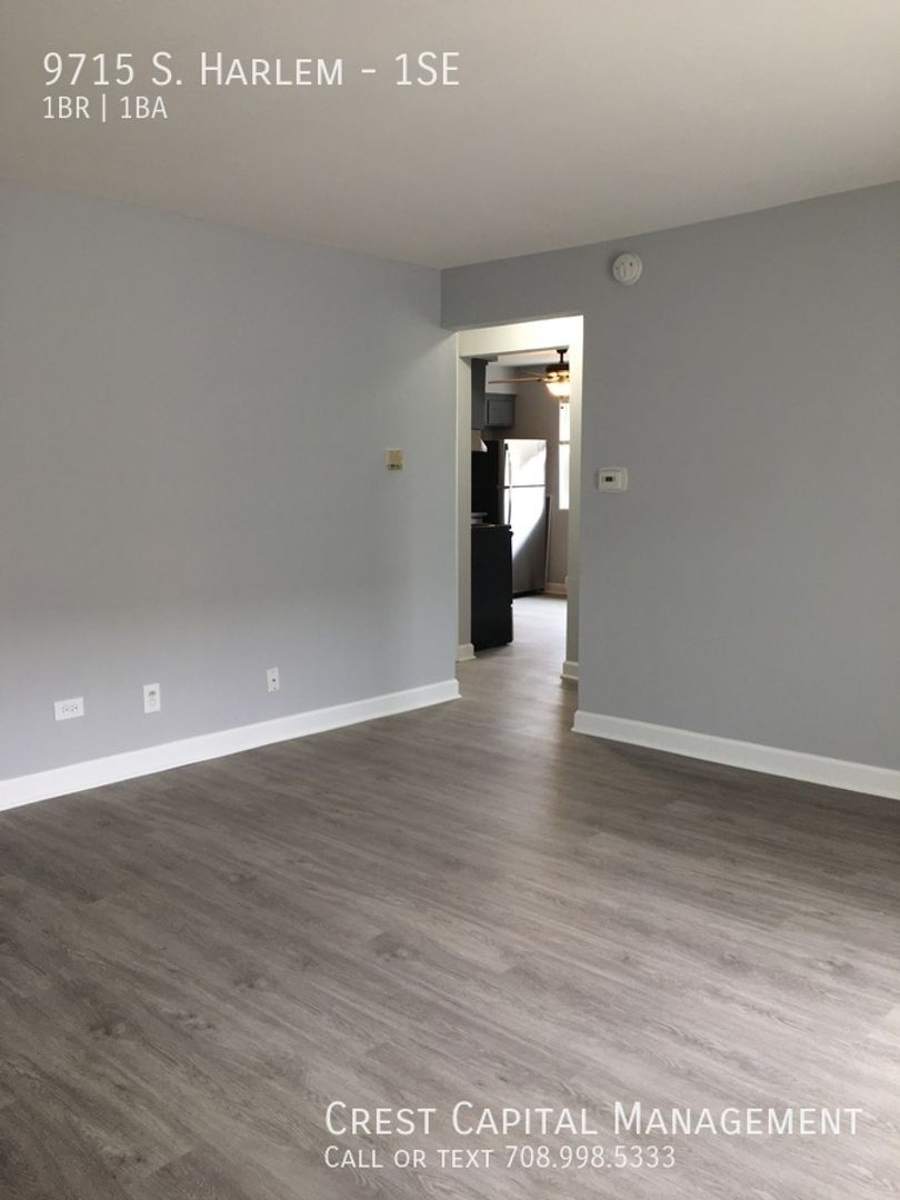 Chicago Ridge Apartment: 9700-02 Nottingham Ave