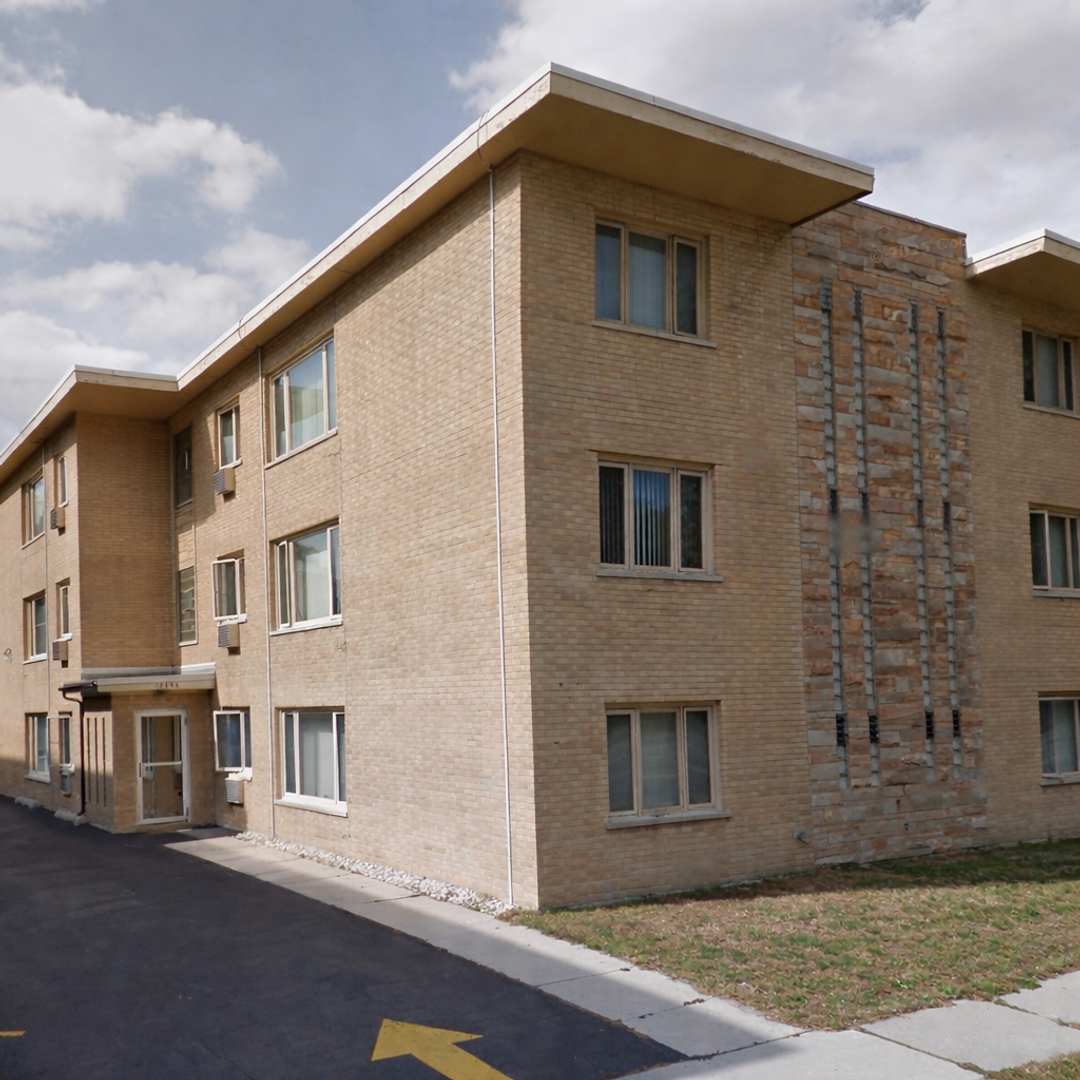Oak Lawn Apartment: 10036 Pulaski Rd