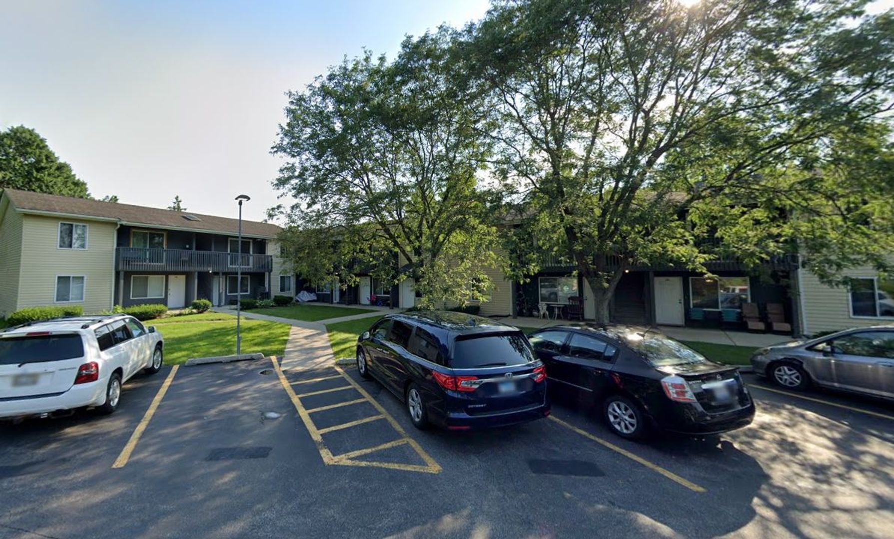 Wauconda Apartment: 524 & 607 S Main St
