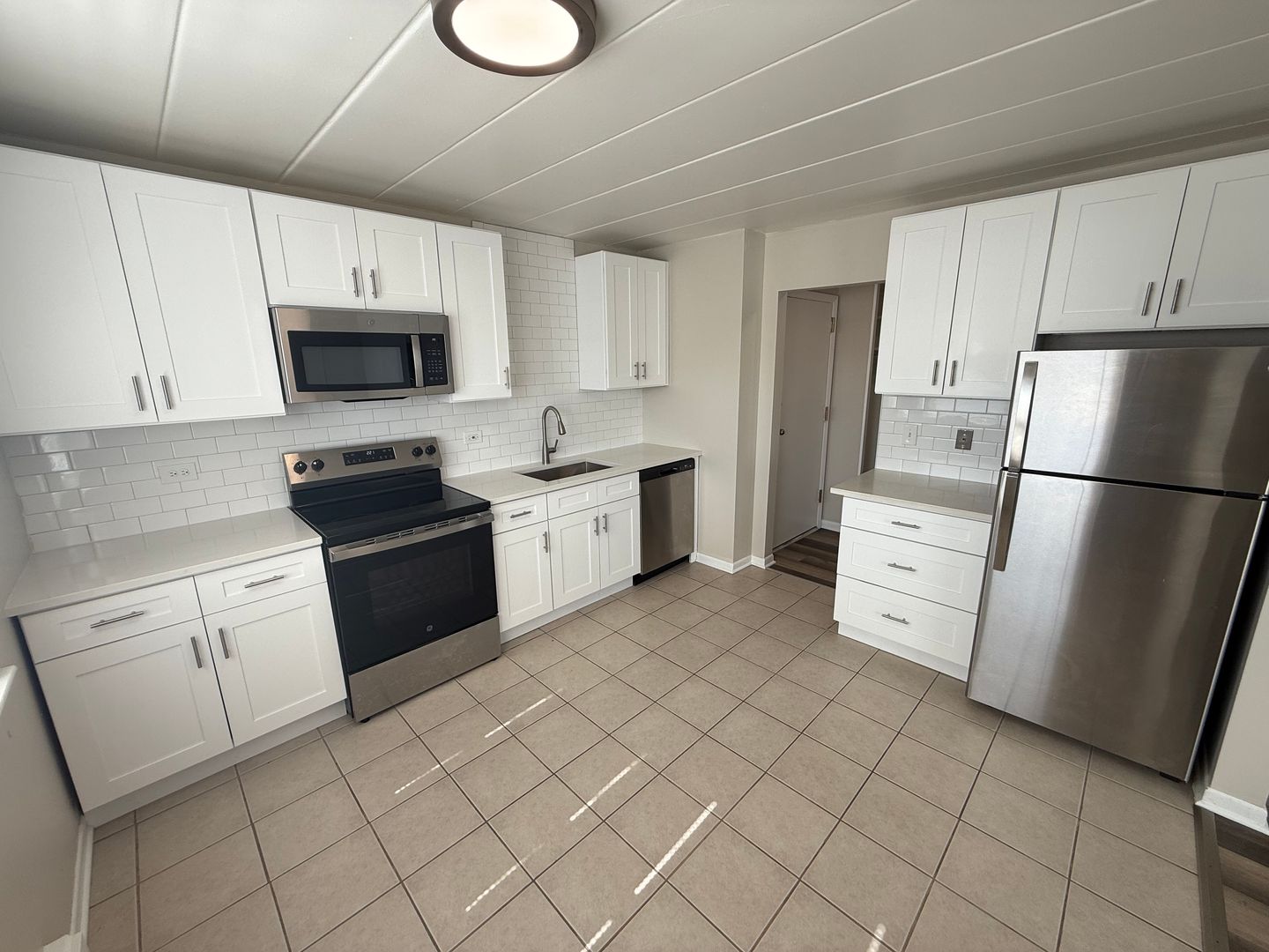 Downers Grove Apartment: 5107 Washington St