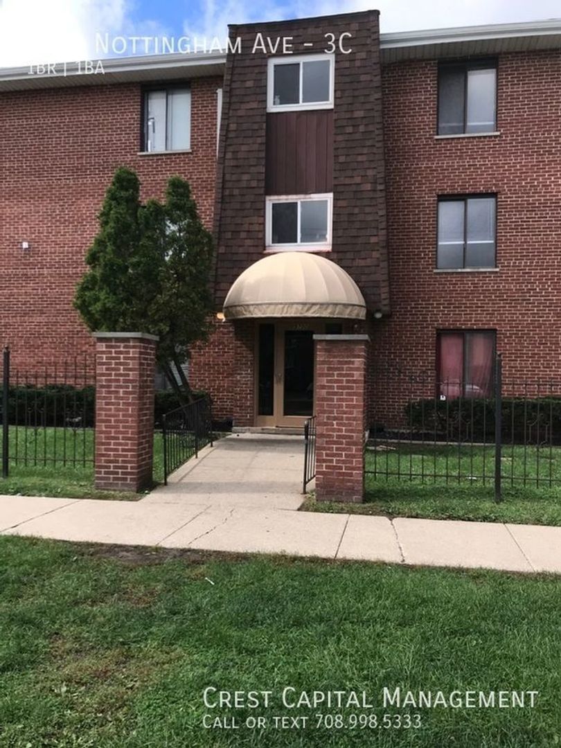 Chicago Ridge Apartment: 9700-02 Nottingham Ave
