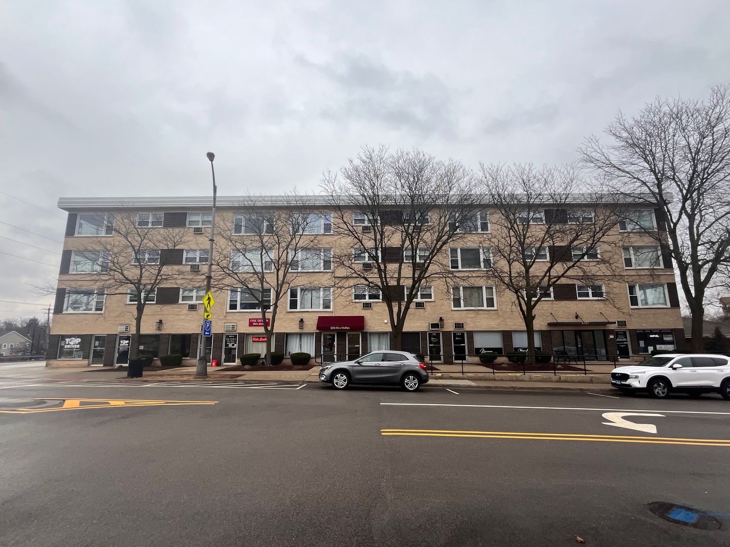 Downers Grove Apartment: 5107 Washington St