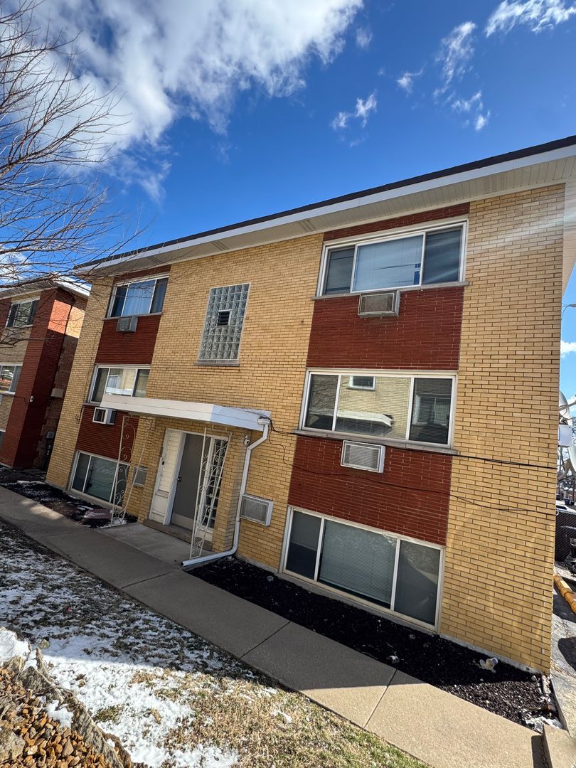 Blue Island Apartment: 2149-2151 W. 119th St