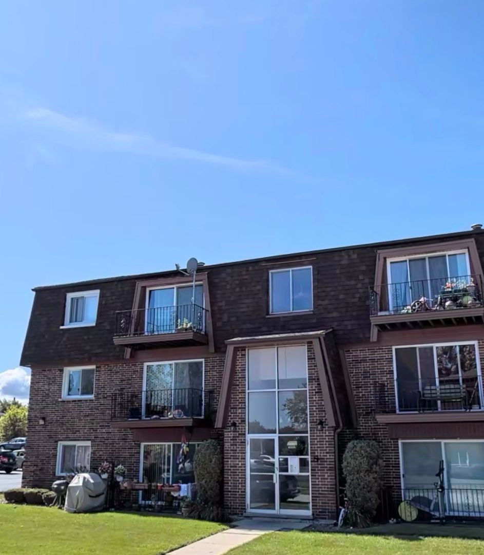 Tinley Park Apartment: 7121 W 166th St