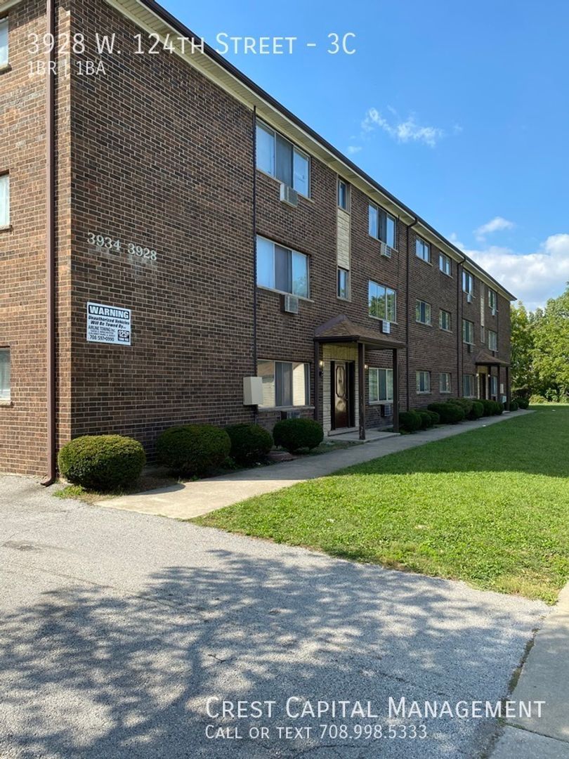 Alsip Apartment: 3928-34 W 124th St
