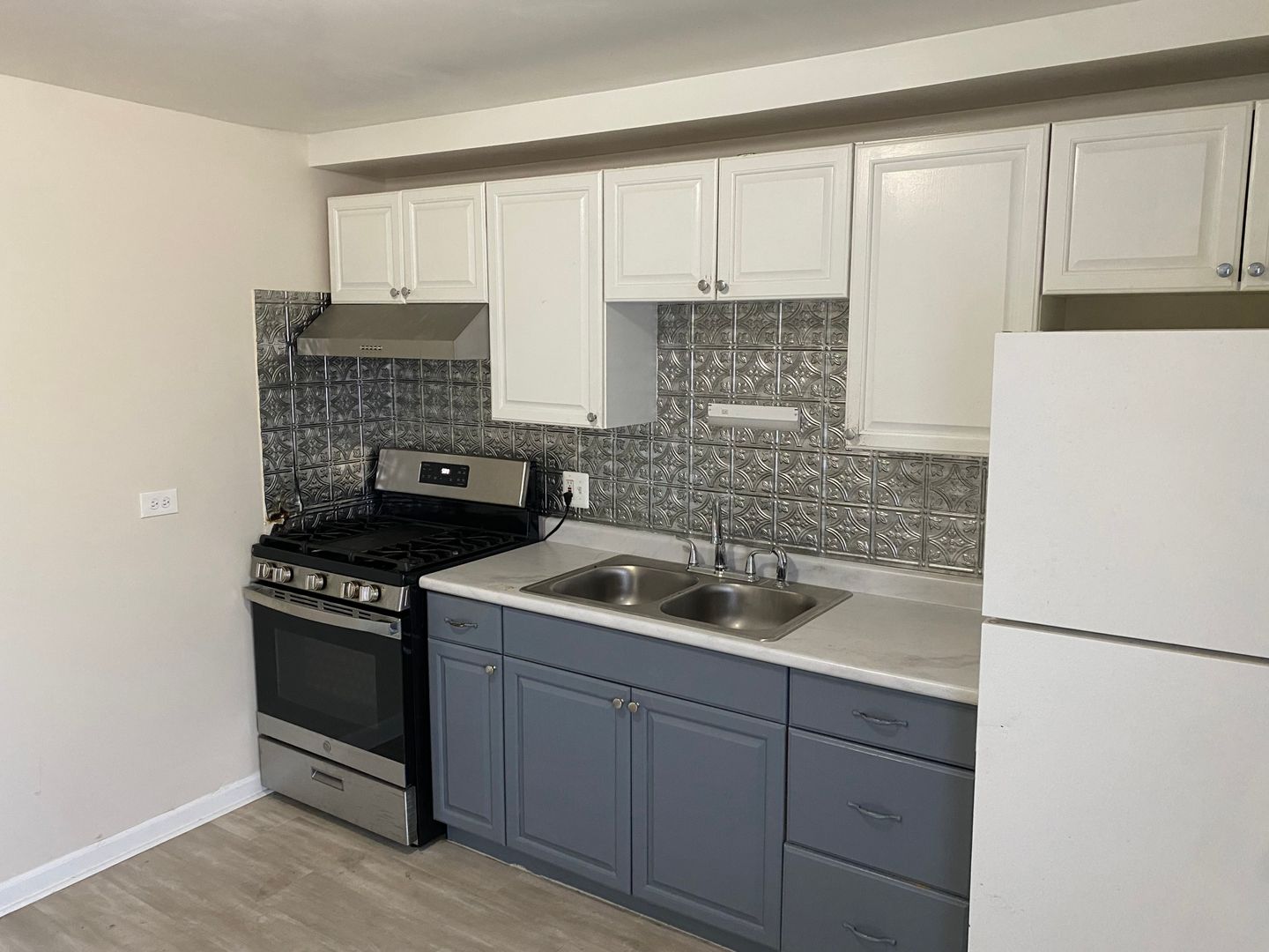 Blue Island Apartment: 2149-2151 W. 119th St