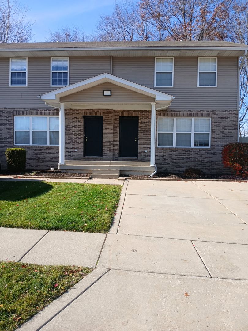 Valparaiso Townhome: 1806 Dainesway Dr