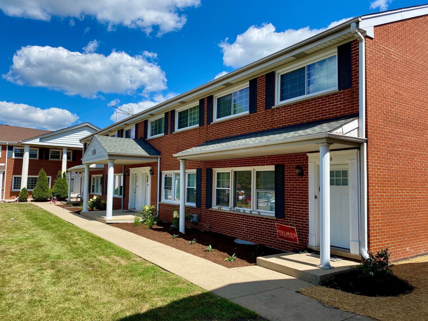 Mt Prospect Apartment: 3021-31 Lynn Court