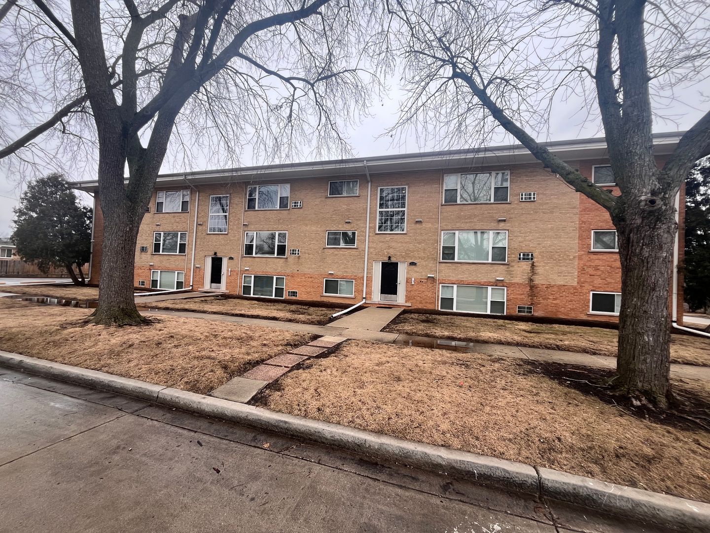 Villa Park Apartment: 335-339 N. Yale Ave