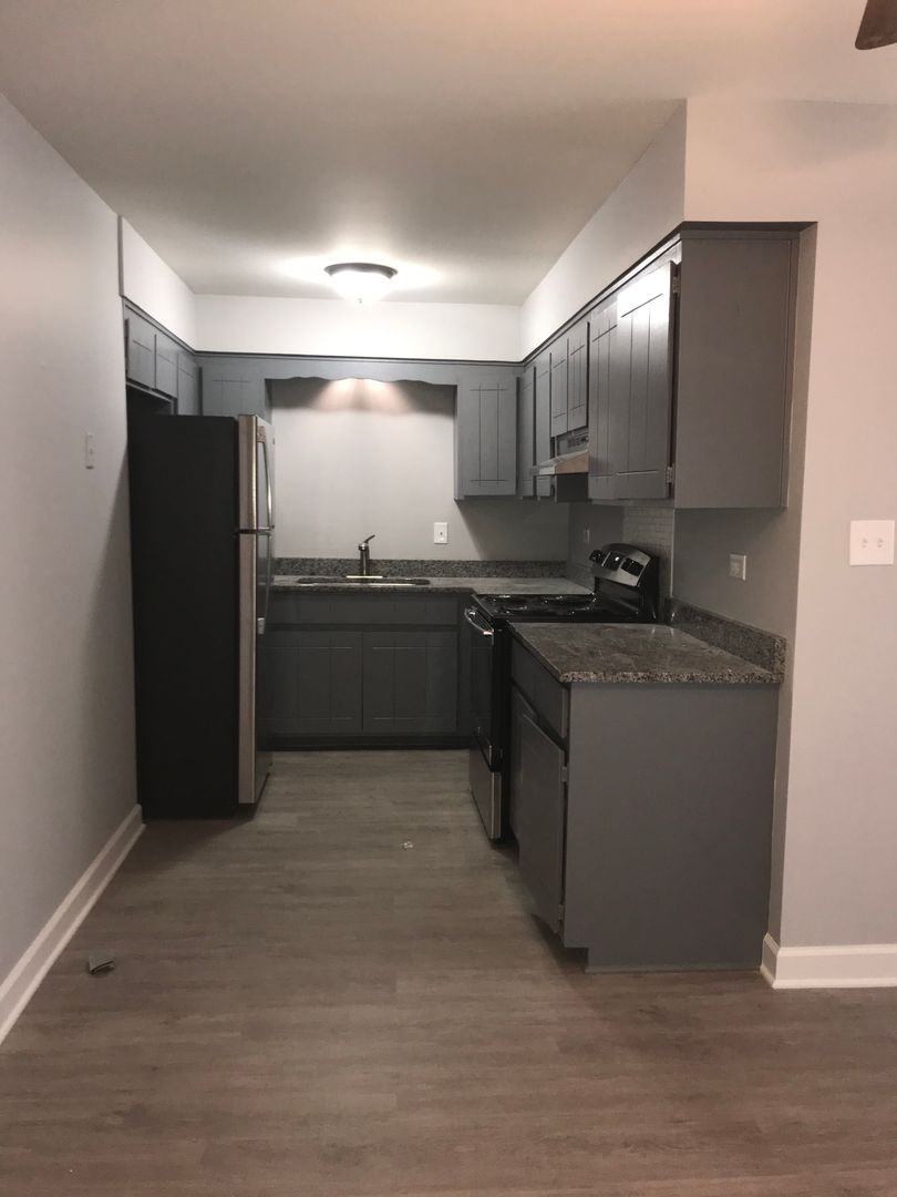 Chicago Ridge Apartment: 9700-02 Nottingham Ave