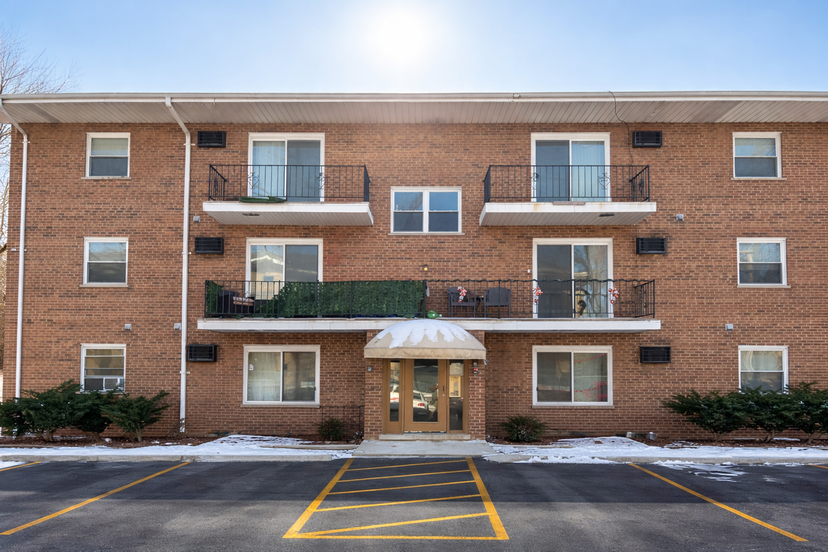 Chicago Ridge Apartment: 9700-02 Nottingham Ave